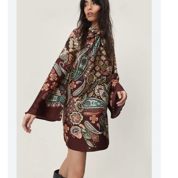 Nasty Gal Dresses & Skirts - Nasty Gal Brien Paisley Print boho mini shift Dress with bell sleeves size 6